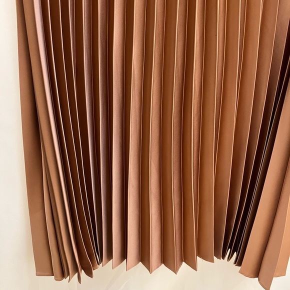 Gold Pleated Midi Skirt - Picture 9 of 10